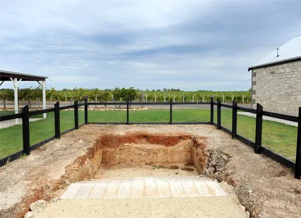 Terra Rossa walk-in pit